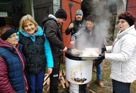 OBECNÍ VEPŘOVÉ HODY 4.3. OD 11:00 - Vzdělávácí klubovna Stračov a prostranství placu.