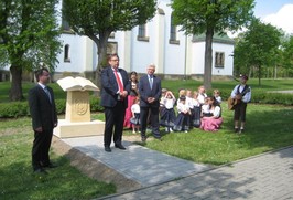 Odhalení pomníku - Vesnice roku 2015 ve Stračově foto Klika