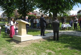 Odhalení pomníku - Vesnice roku 2015 ve Stračově foto Klika